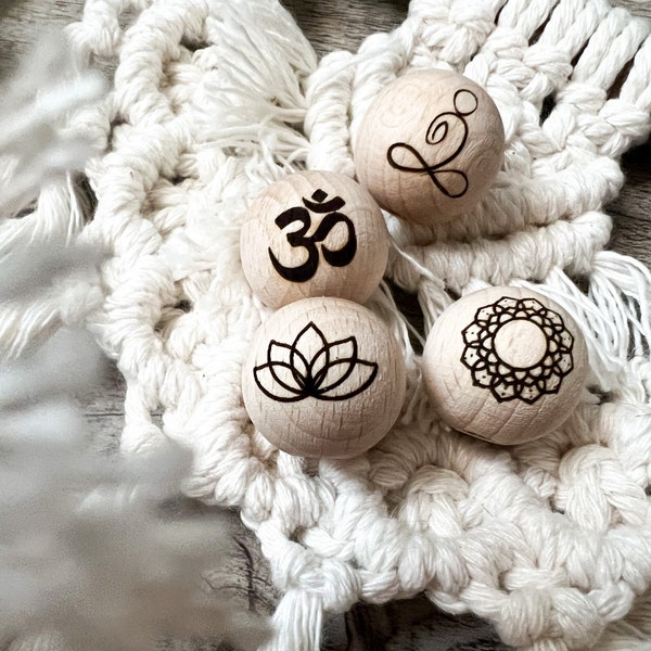 Holzperlen mit Gravur • Om, Meditation, Mandala, Lotus • Engraved Wood pearls , Makramee Perlen