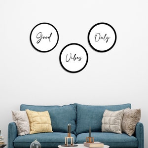 Good Vibes Only Wall Art / Cita positiva Impresión de arte / Paz Amor Felicidad Pared Colgante / Tipografía en blanco y negro / Mentalidad de crecimiento