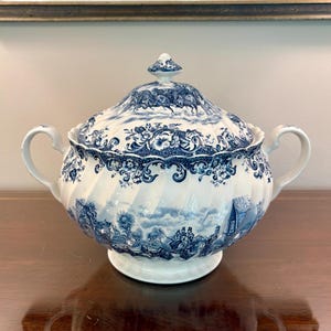 Johnson Brothers Coaching Scenes Blue Tureen With Lid: Vintage