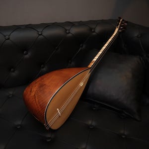 Autentico 35 cm intagliato in legno di gelso collo corto Baglama Saz
