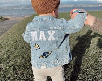 Chaqueta de mezclilla para niños personalizada, ropa personalizada, chaqueta con nombre, tema espacial, chaqueta de mezclilla personalizada, ropa personalizada