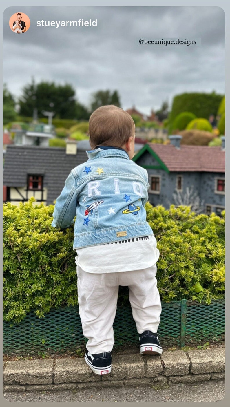 Veste en jean personnalisée pour enfant, Vêtements personnalisés, Veste prénom, Thème de l'espace, Veste en jean personnalisée, Vêtements sur mesure image 3