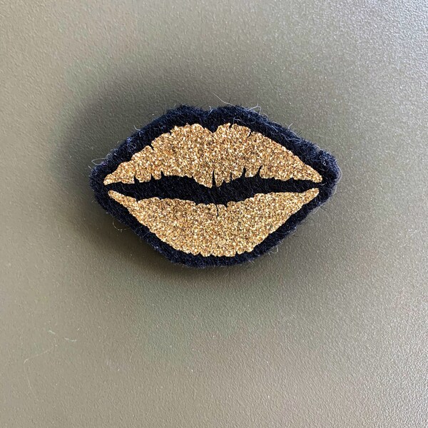 Broche Paillettes Bouche Kiss me