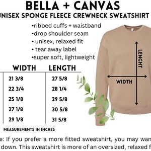 Puede incluir: Tabla de tallas para una sudadera con cuello redondo de felpa de esponja unisex. La tabla muestra las medidas de ancho y largo en pulgadas para las tallas S, M, L, XL y 2XL. El texto en la tabla dice "pu&ntilde;os acanalados + cintura", "costura de hombro ca&iacute;da", "unisex, ajuste relajado", "etiqueta desprendible", "s&uacute;per suave, ligero", y "Medidas en pulgadas".