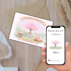 Op de afbeelding: Een wenskaart met een illustratie van een roze boom, regenboog en spaarvarken. De tekst op de kaart luidt "FÜR KLEINE WÜNSCHE UND GROSSE TRÄUME." Een smartphone toont een vergelijkbare afbeelding met "Sparbuch - Andrea - 250 EUR" en "Deine Tante Isa."