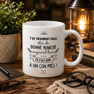 Taza de cerámica estampada: "¡Casi he estado de buen humor hoy, por poco!" - Regalo con humor original