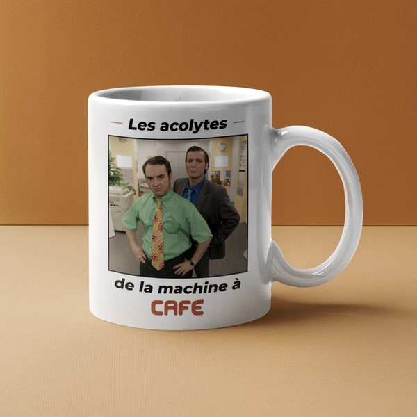 Mug céramique imprimé Les acolytes de la machine à café, inspiré de la série Caméra Café