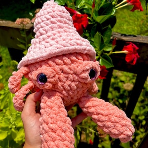 Adorable crochet hermit crab