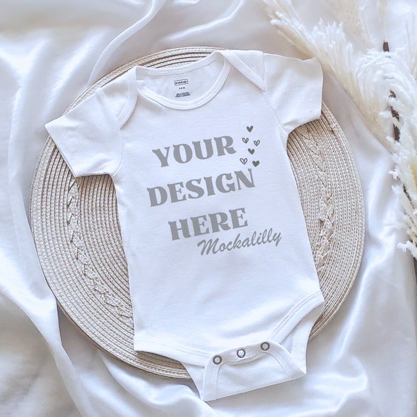 Weißer Baby Body ein Stück Mockup, natürliche Boho Beleuchtung Baby Bodysuit Mockup, Baby Kleidung Mockup, Gender Neutral Mockup