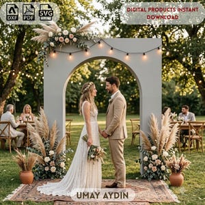 Puede incluir: Un arco de boda gris con una guirnalda de luces, decorado con hierba de la pampa y arreglos florales blancos. El diseño incluye formatos de archivo digital DXF, PDF y SVG para descarga instantánea por Umay Aydin.
