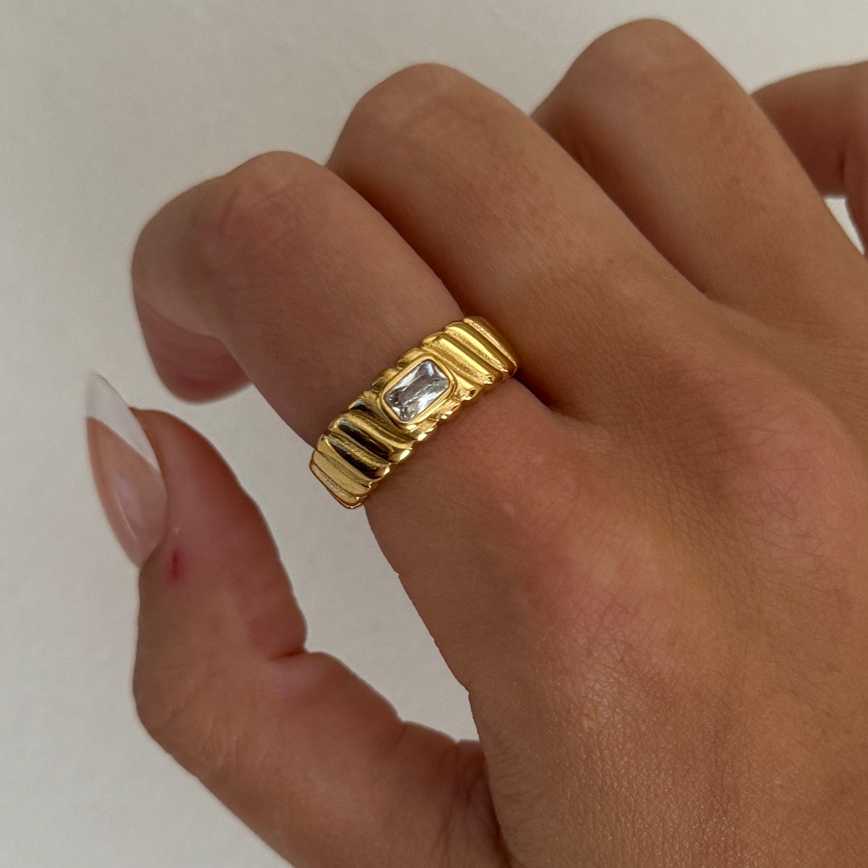 ゴールドドーム型リング 14k gold ribbed dome ring - Etsy 日本