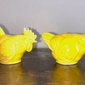 Rooster & Chicken Yellow Salt Pepper Shakers Set Vintage Kitchen Made in Japan Condiment Shakers