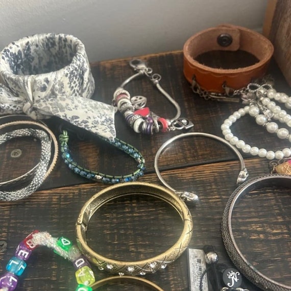 Lot of Vintage Fashion Bracelets, Bangles, Assort… - image 10