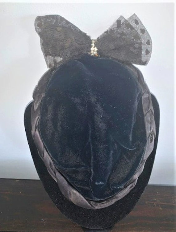 Vintage Black Velvet Women's Hat with Braided Ban… - image 1