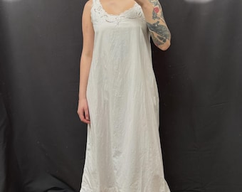 Camisón vintage de algodón blanco sin mangas de la década de 1910