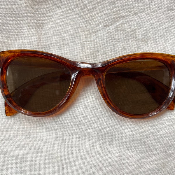 1950s 'Twinco' Tortoiseshell Style Sunglasses