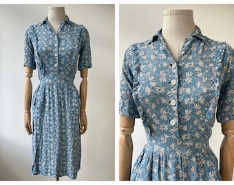 XS 1940er Jahre Duck Egg Blue Palm Print Crepe Kragen Button-Down-Kleid