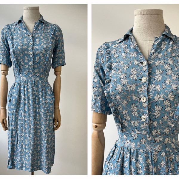 XS 1940er Jahre Duck Egg Blue Palm Print Crepe Kragen Button-Down-Kleid