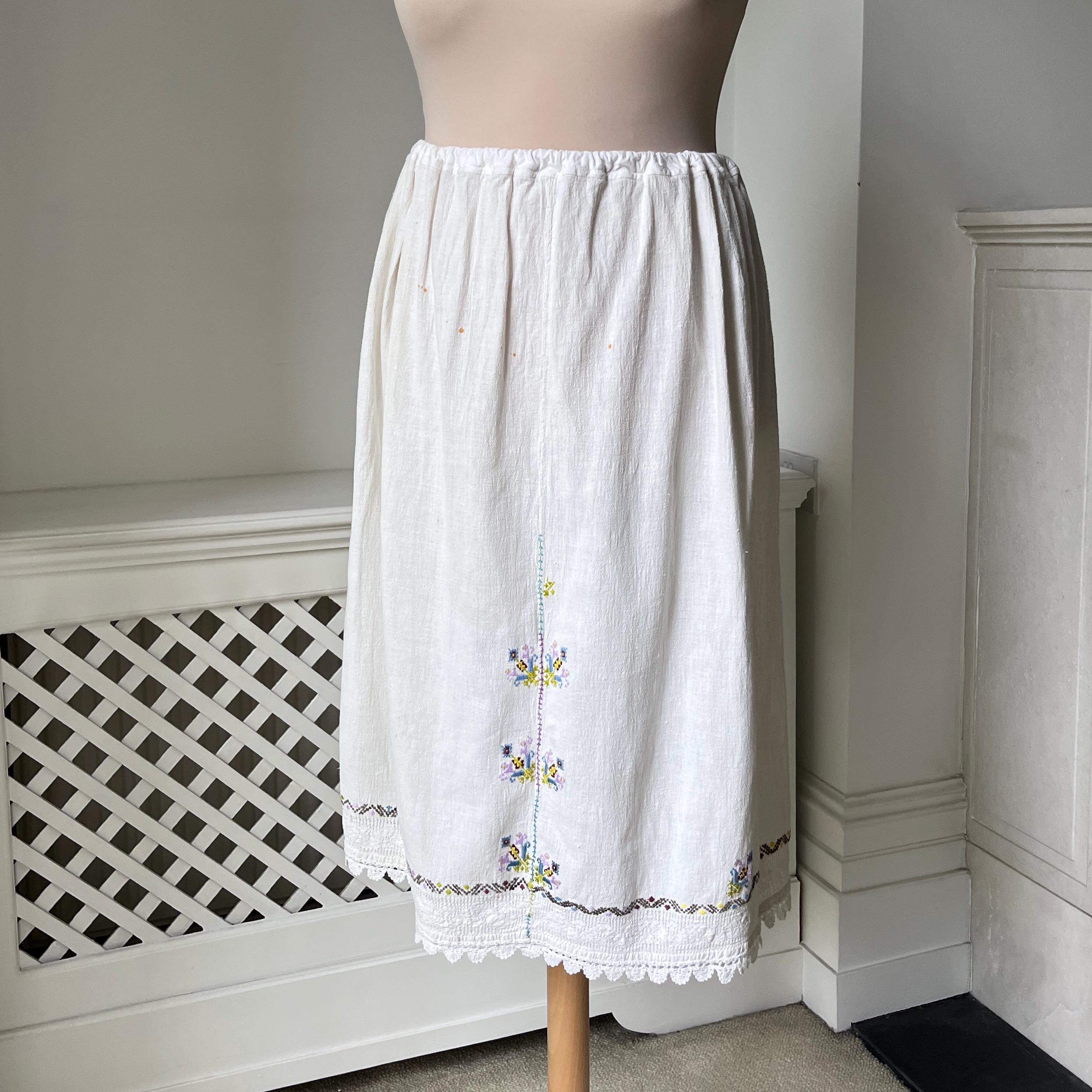 スカート Hungarian vintage embroidery skirt Traditional Hungarian handmade Black and purple embroidery