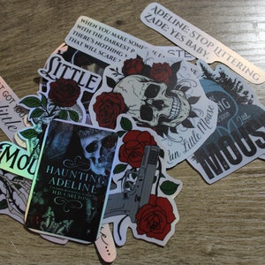 Naklejki Holo-Matte Haunting Adeline // Czytelnik Dark Romance // Czytelnik Smut // Naklejki Kindle // Naklejki Zade // Naklejki wodoodporne