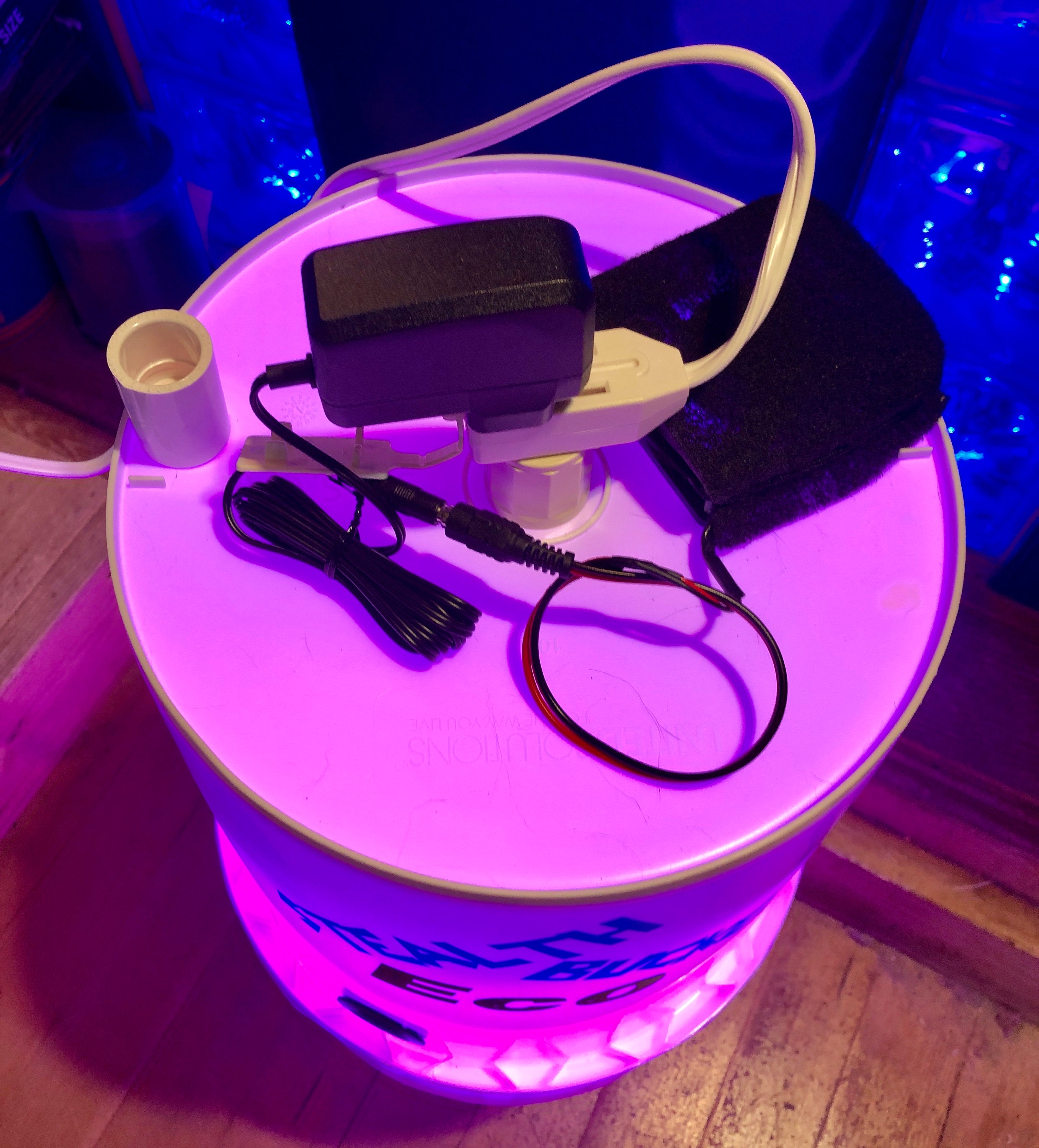 WHITE ECO Stealth Grow Bucket Space Bucket W/led Grow Light