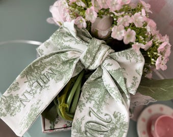 Personalisiertes gesticktes Band für Abschlussballblumenstrauß - benutzerdefinierte Name Blumenbogen, Abschlussfeier-Andenken
