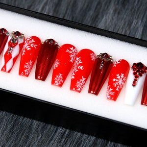 Winter Snowflake Press On Nails: Red Coffin Christmas Nails