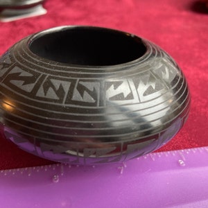 Native Mata Ortiz, Casas Grandes, Mexico. Reuben Rodriguez, black-on-black pot 1 5/8” x 3 3/8”. Vintage early/mid 1990s, date uncertain.