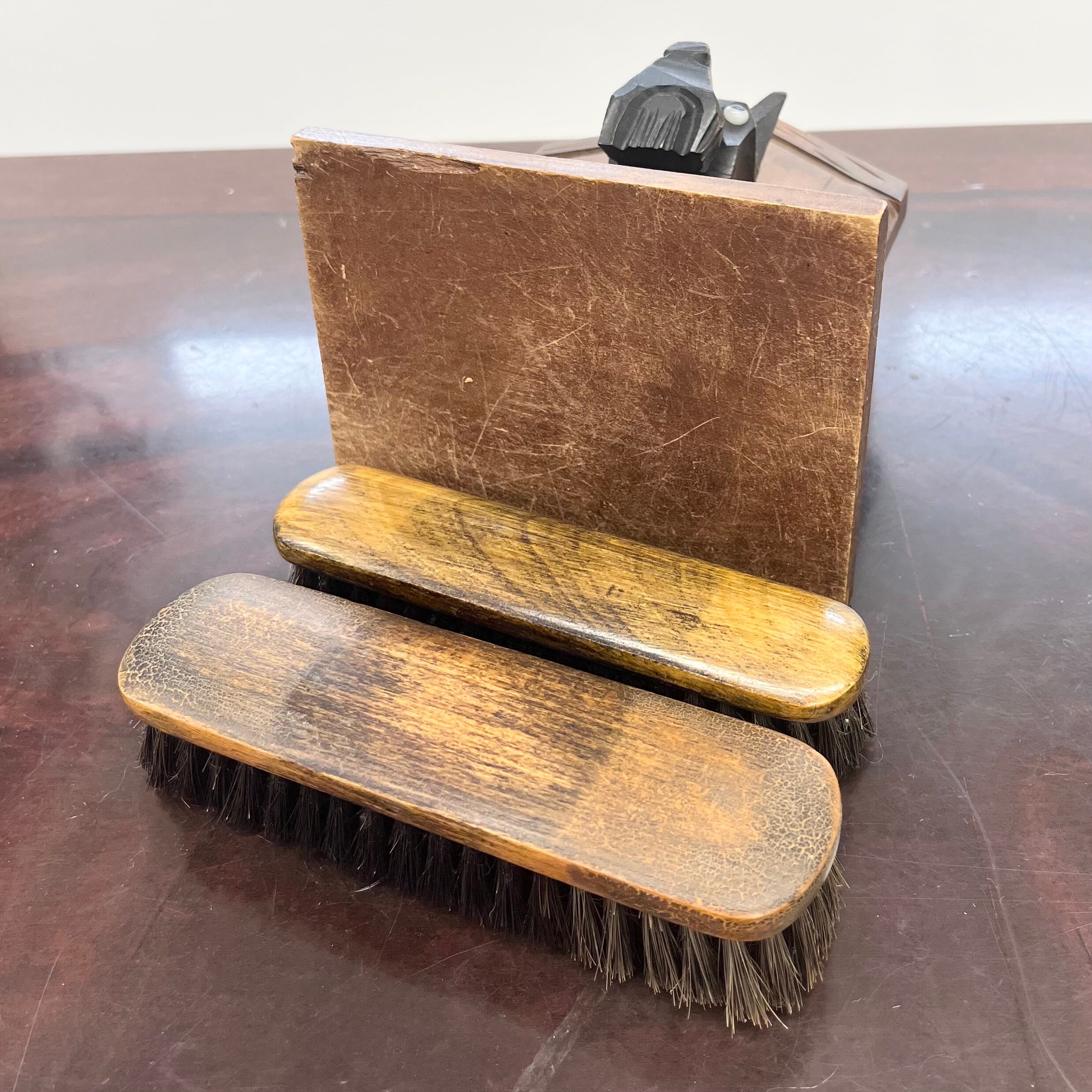Couchage, accessoires et toilettage > Brosses, peignes, gants