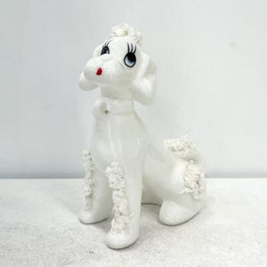Vintage white Ceramic Sitting Fine Spaghetti Dog Figure Retro Kitsch Mid Century White Poodle Dog Decorative Ornament Figurine