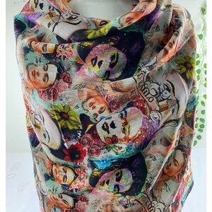 Frida Kahlo bedruckter Quasten Schal, Frida Kahlo Schal, Frida Kahlo Wraps, Herbst Kleidung Accessoire, Geschenke Frauen, Frida Kahlo Accessoire Geschenk