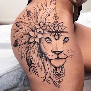 Get this beautiful and feminine lioness design with flowers and feathers. Transmit the strength and sensuality that characterize you.