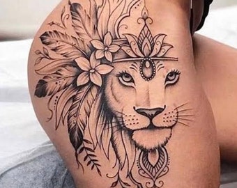 Get this beautiful and feminine lioness design with flowers and feathers. Transmit the strength and sensuality that characterize you.