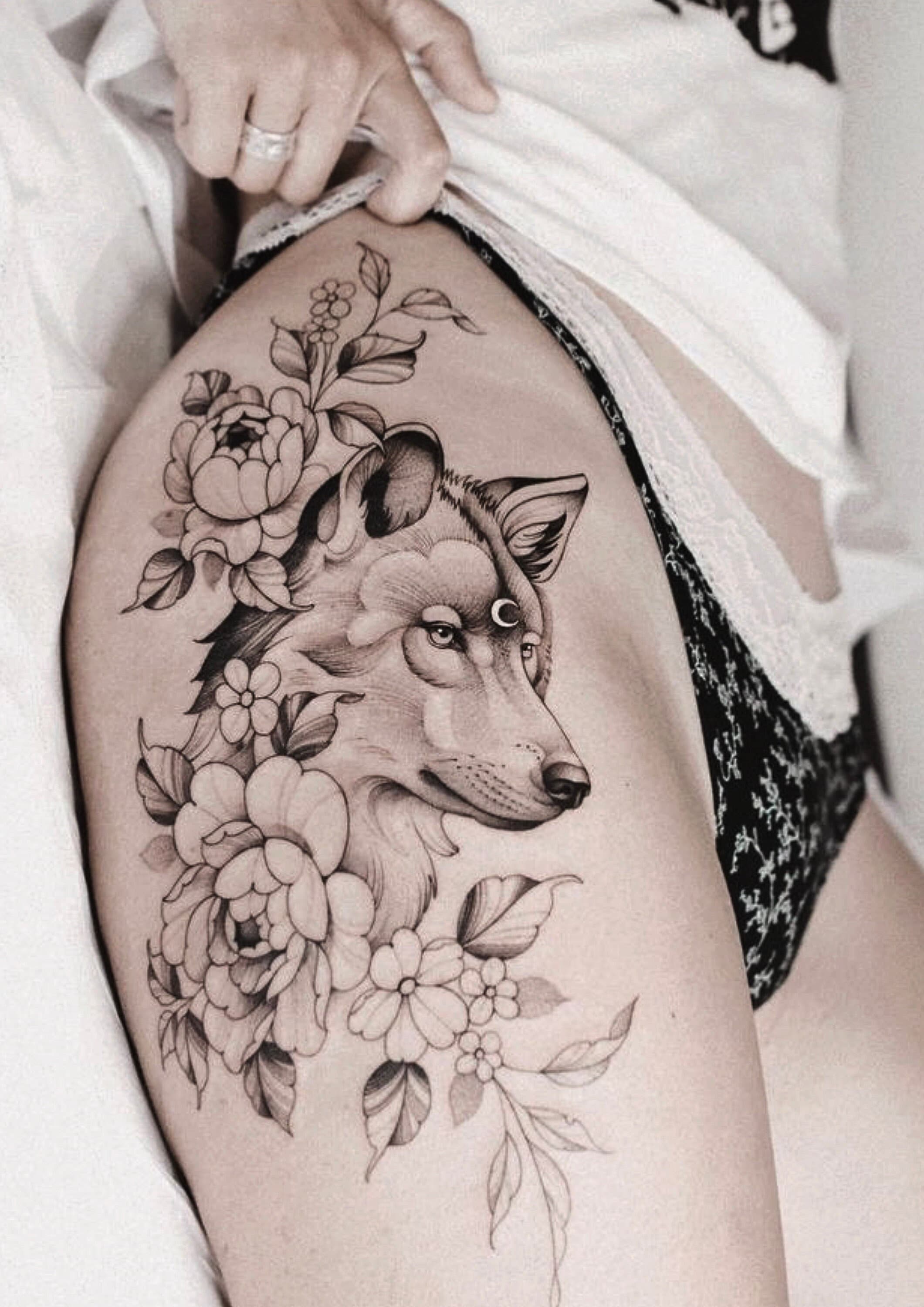 Feminine Wolf Tattoo on Thigh