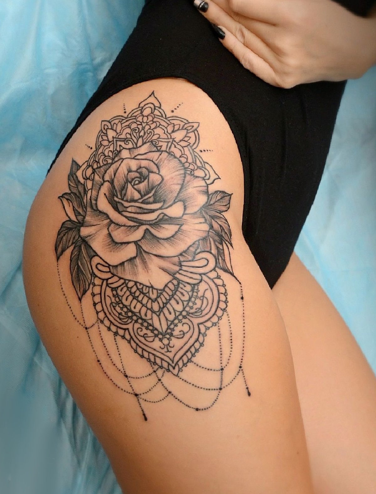 Ontdek dit prachtige en sensuele mandala-ontwerp met bloemen. Met deze  tatoeage zie je er echt sexy uit, iedereen zal gek op je zijn. - Etsy België, image size:1199x1575