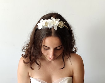 White Flowers, Pearl Bridal Tiara, Ivory Flowers Wedding Crown, Ivory Pearl Wedding Tiara, Bridal Flower Crown, Flower Girl Wedding Tiara