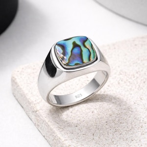 Bague pour homme en argent sterling 925 avec pierre précieuse en nacre d'ormeau. Bijou fait main.