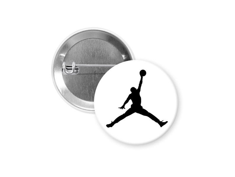 Llavero magnético con pin de Air Jordan, regalo de cumpleaños y favores de fiesta de Michael Jordan Jump Man de la NBA, insignia de cordón con botón Pinback imagen 3