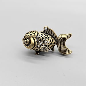 Vintage Brass Fish Keychain: Golden Retro Keyring