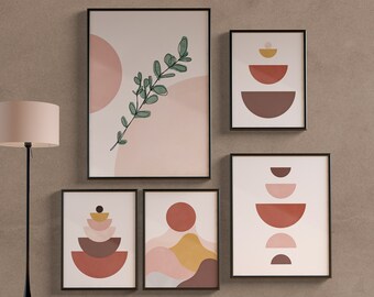 Puede incluir: Cinco impresiones artísticas enmarcadas con diseños abstractos en una paleta de colores neutros. Las impresiones presentan formas geométricas, elementos botánicos y un motivo de sol. Los marcos son negros y la obra de arte se exhibe en una pared de color neutro.