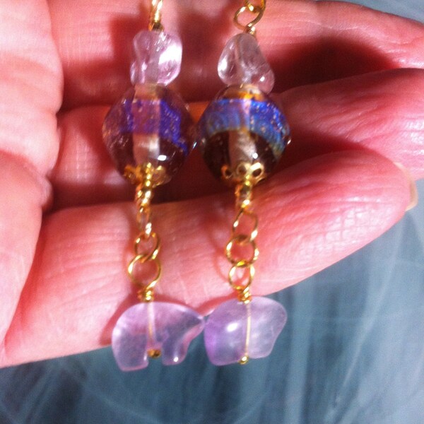 Earrings with Zuni the bear in Amethyst suspended from a large bicone bead, handmade in Venice and surmounted by an Ametrine