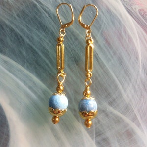Earrings in Art Deco style with quality Lapis Lazuli pearls surrounded by pearls and gold plated cups