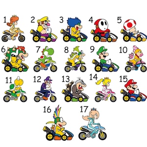以下が含まれることがあります： マリオカートのビデオゲームシリーズに登場する17人の異なるキャラクターのカラフルなイラスト。各キャラクターは、特徴的な色とデザインでカートを運転している様子が描かれています。キャラクターには、マリオ、ルイージ、ピーチ、クッパ、キノピオ、ヨッシー、ドンキーコングなどが含まれています。
