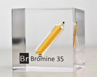Bromo metallico cubo acrilico 50mm, Bromo elemento, sigillato in ampolla 99.95% puro, cubo acrilico per collezione di elementi