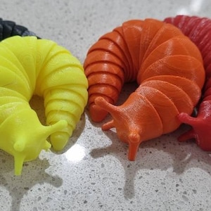 Articulated fidget slug