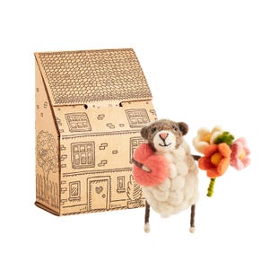 Ovelhinha de feltro com coração e flores, presente fofo de pelúcia para a mãe, lembrança do Dia das Mães, decoração artesanal de animais em lã, símbolo de amor feito à mão