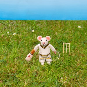 Cricketer Needle Felted Mouse, Unique Vintage Design, Sports-Themed Computer Accessory for Cricket Fans & Gamers, Durable Non-Slip Surface