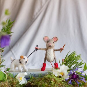 Dog Walker Needle Felted Mouse ith Custom Dog Breeds on Lead – Handmade Wool Animal Figurine, Dachshund, Labrador, Pug & Lover Gift image 7
