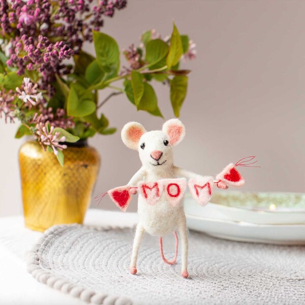 Felt Mom Bunting Mouse