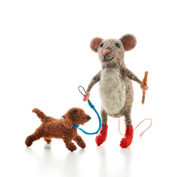Dog Walker Needle Felted Mouse ith Custom Dog Breeds on Lead – Handmade Wool Animal Figurine, Dachshund, Labrador, Pug & Lover Gift
